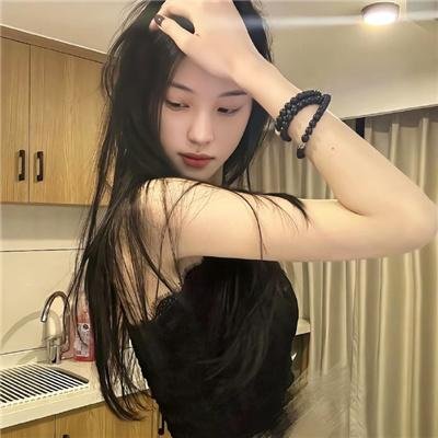 茜色少女